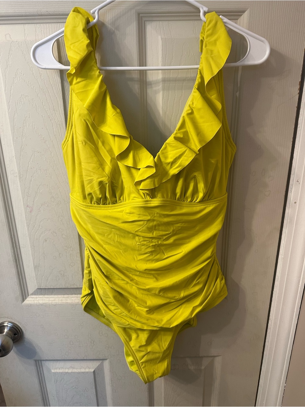 DKNY Lime Green Ruffle One Piece Swimsuit Size L 💚